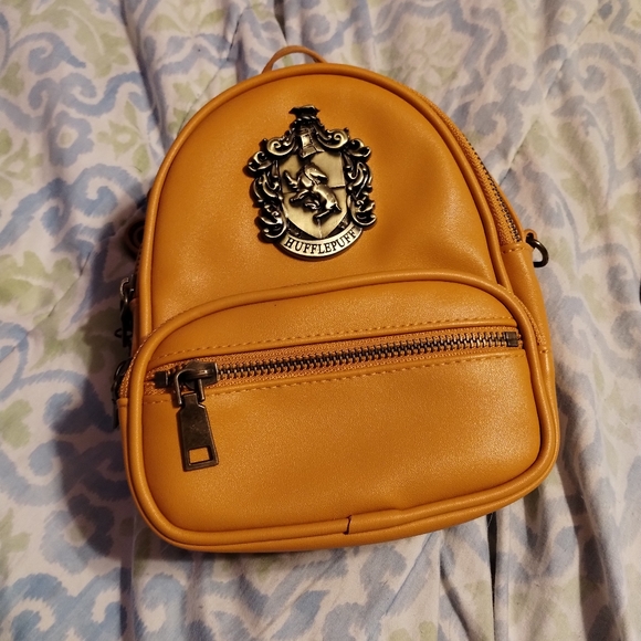 Hufflepuff mini backpack - Picture 2 of 4